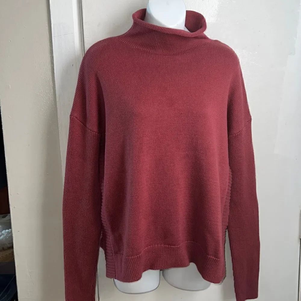 TAHARI Rosewood Mock Neck Side Slit Sweater-L